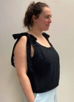 Black Tee- ref 28 - Resale item - Approx 14-16 - Image 2