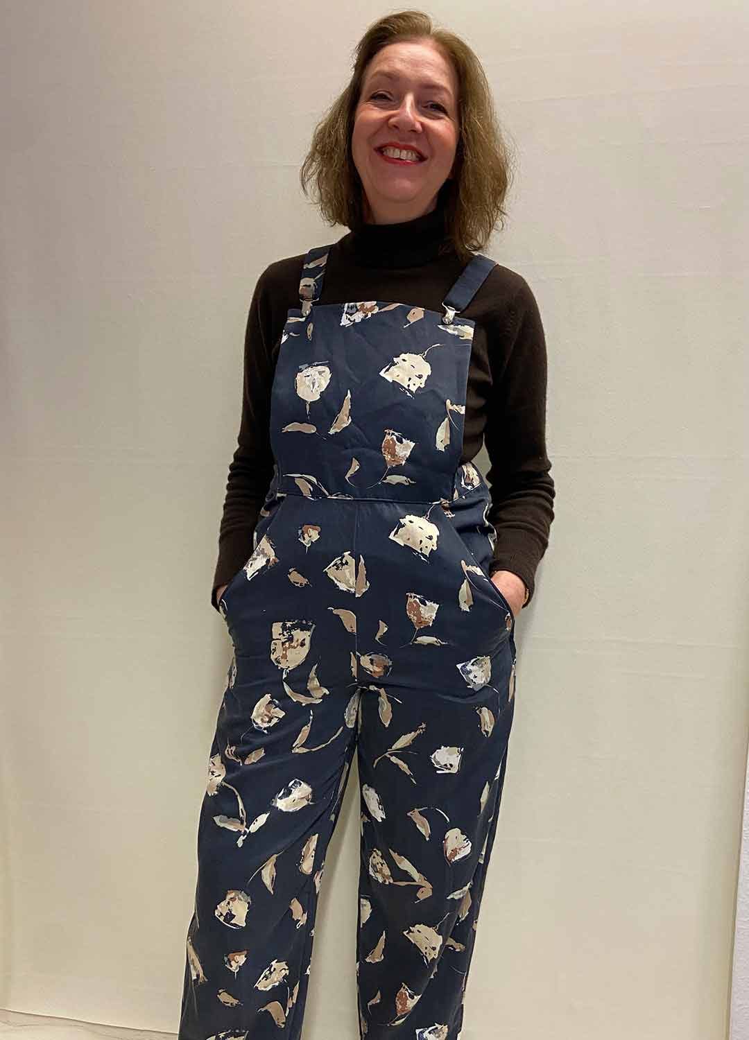 Navy Floral Dungarees - ref 38 - Resale item - Approx 12-14 Navy Floral Dungarees - ref 38 - Resale item - Approx 12-14 - Image 1