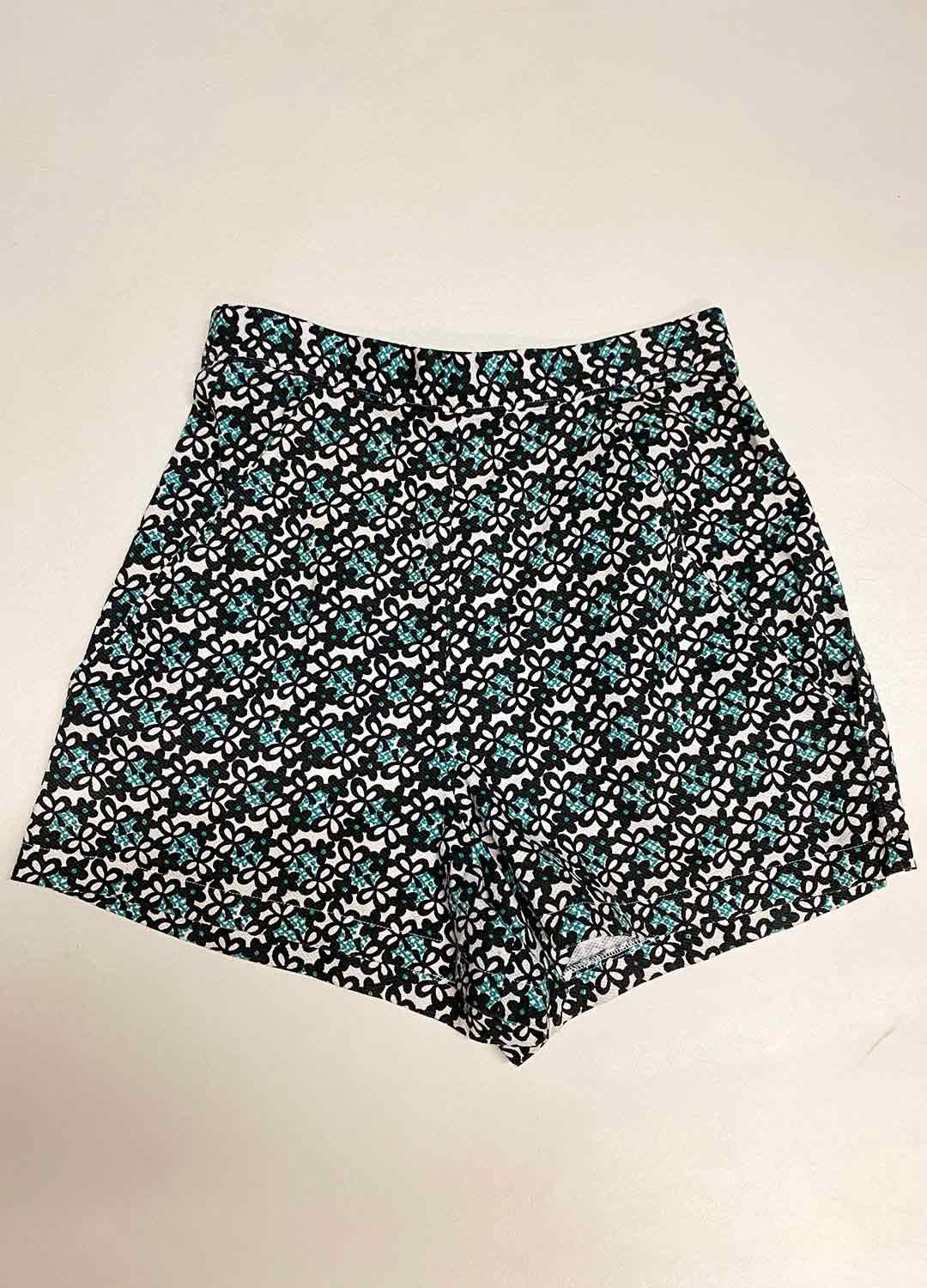 Floral Monocrome Shorts- ref 32 - Resale item - Approx 10-12 Floral Monocrome Shorts- ref 32 - Resale item - Approx 10-12 - Image 1