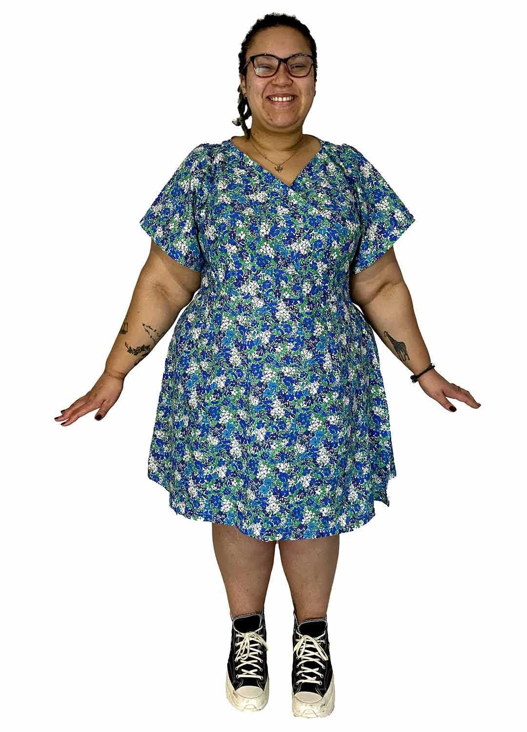 Blue vintage ditsy floral A-line wrapover dress - ref 132 - Resale item - UK 22-24 Blue vintage ditsy floral A-line wrapover dress - ref 132 - Resale item - UK 22-24 - Image 1