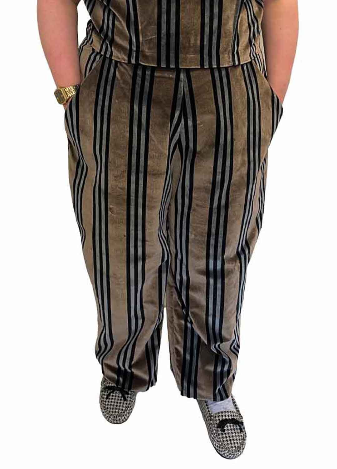 Brown Striped Trousers - ref 109 - Resale item - Approx 18-20 Brown Striped Trousers - ref 109 - Resale item - Approx 18-20 - Image 1
