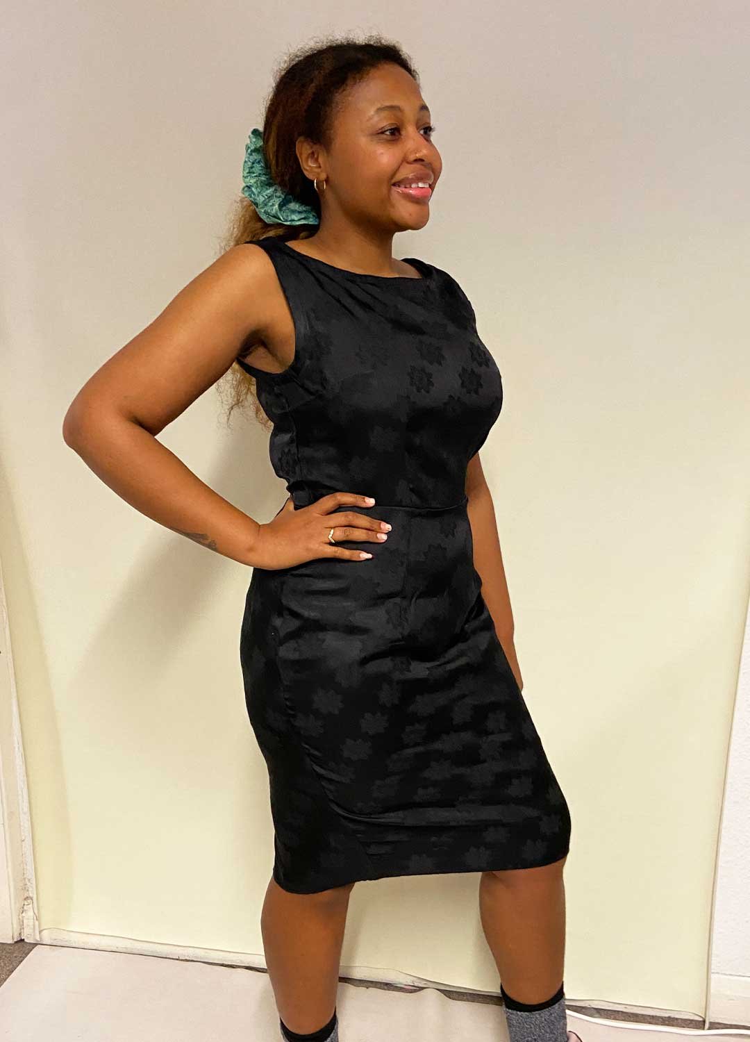 Black floral cotton-mix pencil dress- ref 54 – Resale item – Approx 10-12 Black floral cotton-mix pencil dress- ref 54 - Resale item - Approx 10-12 - Image 1