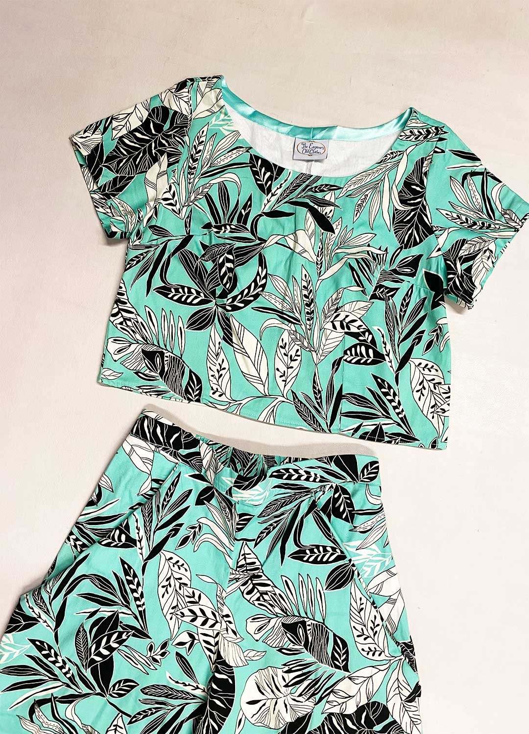 Mint leafy print Culottes Two Piece – ref 178 – Resale item – Approx UK 12-14 Mint leafy print Crop Top - ref 178 - Resale item - Approx UK 12-14 - Image 1