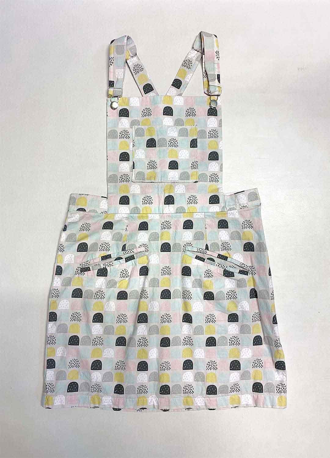 Pastel geometric print cotton dungaree-mini – ref 191 – Resale item – Approx UK 12-14 Pastel geometric print cotton dungaree-mini - ref 191 - Resale item - Approx UK 12-14 - Image 1