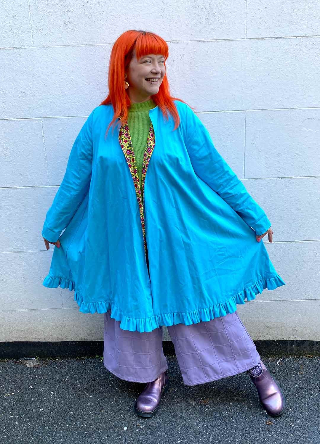 Bright blue reversible trapeze coat – ref 189 – Resale item – Approx UK 14-16 Bright blue reversible trapeze coat - ref 189 - Resale item - Approx UK 14-16 - Image 1