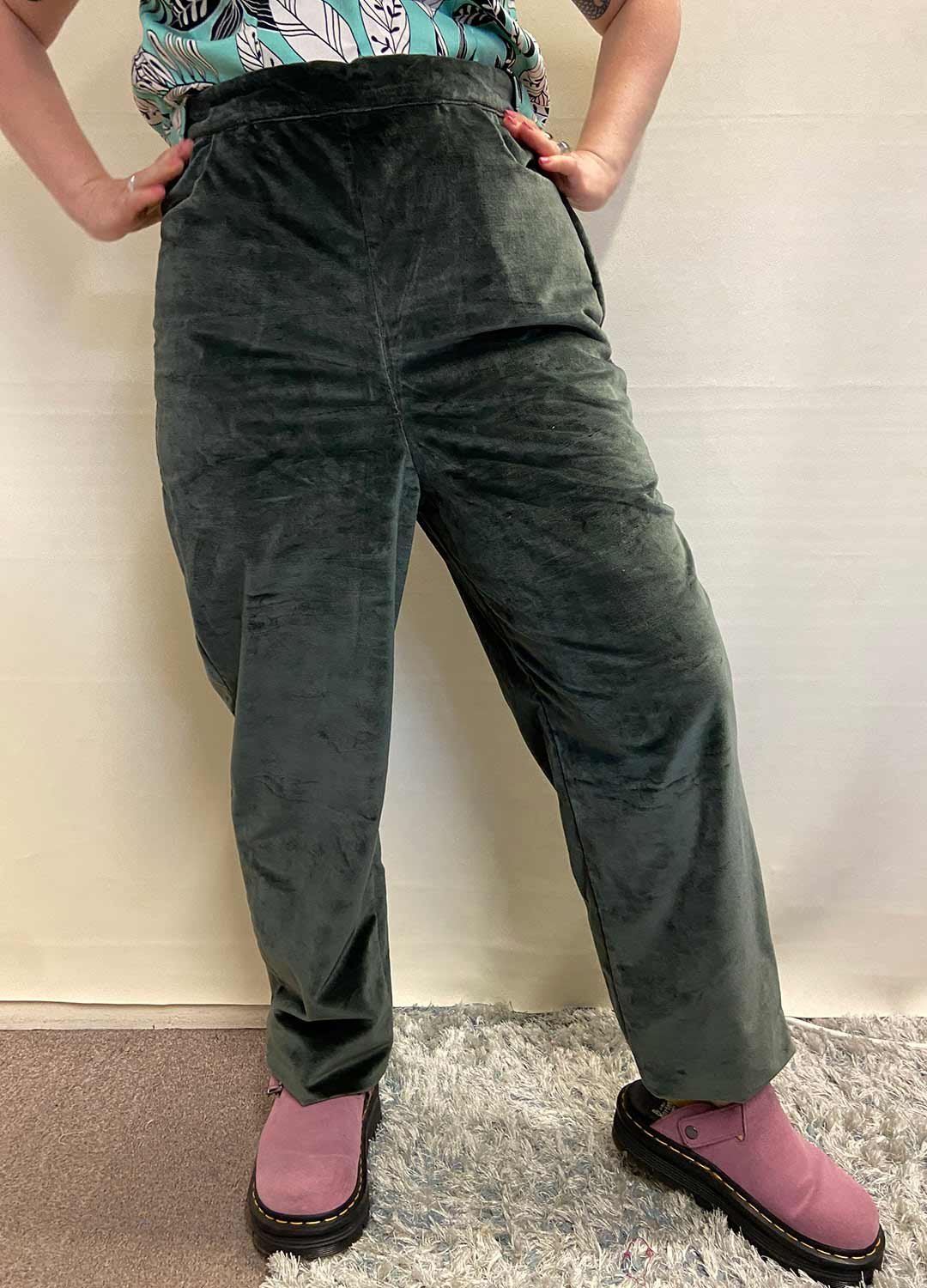 Teal velvet trousers - ref 201 - Resale item - Approx UK 12-14 Teal velvet trousers - ref 201 - Resale item - Approx UK 12-14 - Image 1